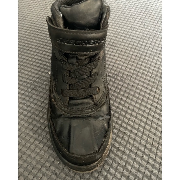 Boys sketchers waterproof shoes. A great alternative to clunky rain boots. - Picture 2 of 3